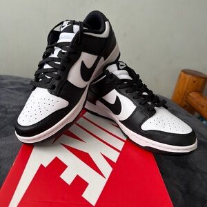 Nike Dunks Low “pandas”